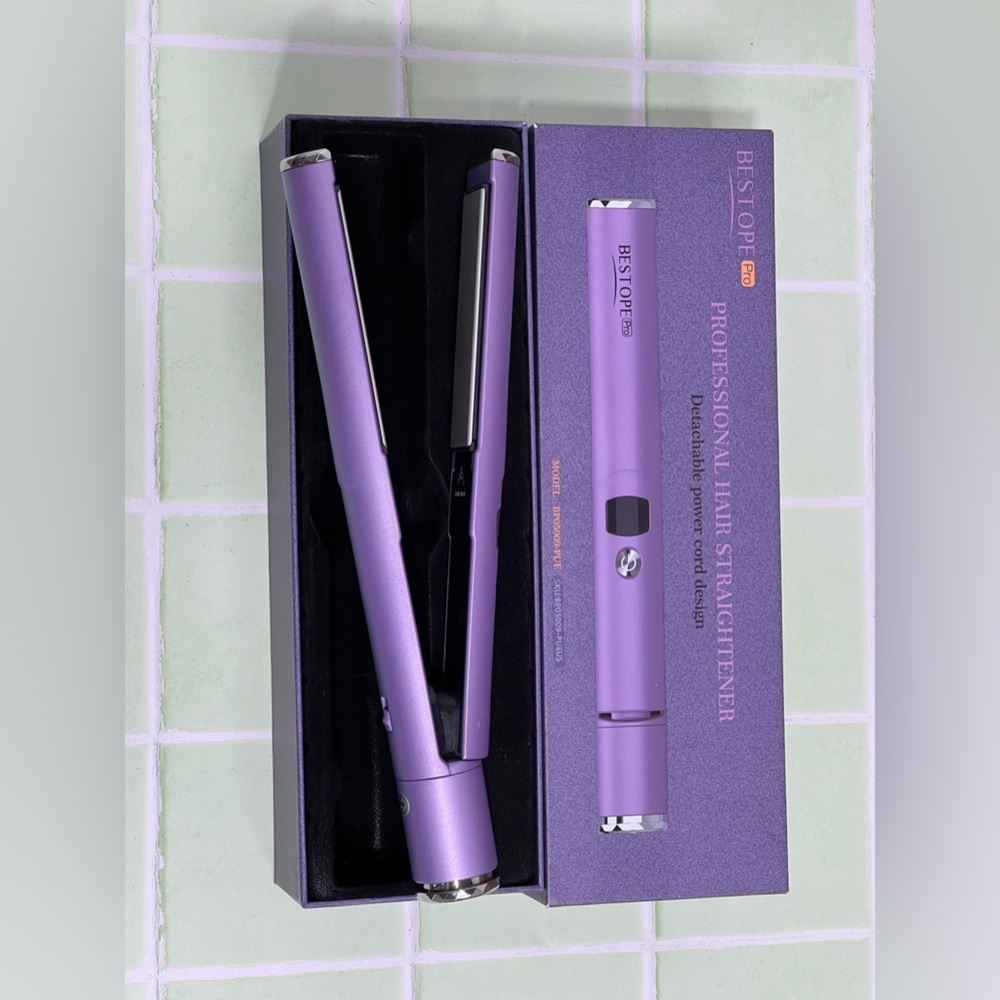 Hair Straightener w/ detachable cord & two sectioning clips
